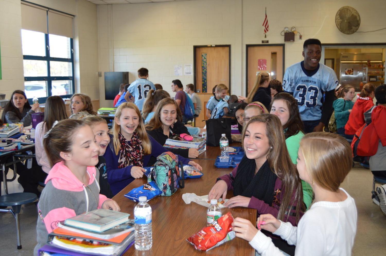 7th+grade+students+at+HMS+enjoying+their+lunch.